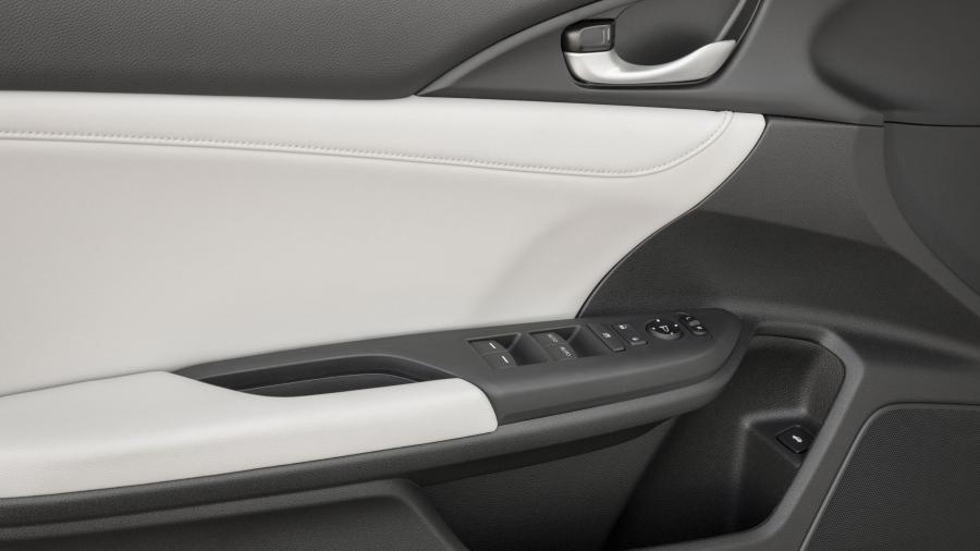 Детали интерьера Honda Insight 2018 года  (NA) (фото 40 из 62)